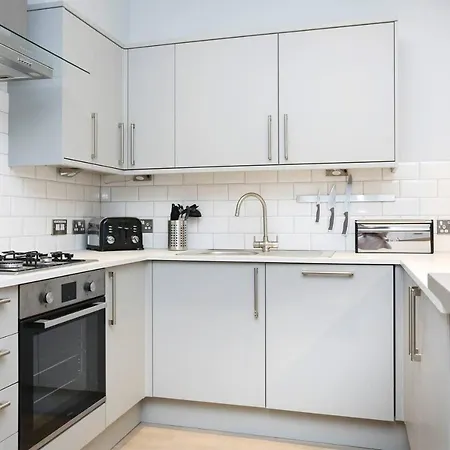Daire Altido Modern, Stylish Apt. In Excellent Central Location *