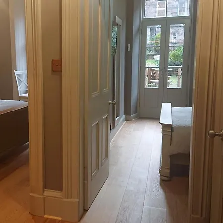 Roseneath * Edinburgh