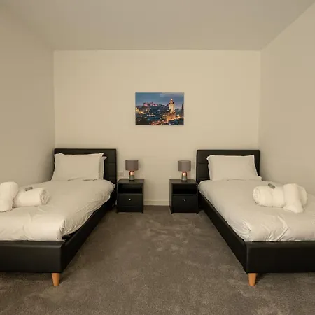 Roomy, Comfortable Near Main Attractions Apartment Edinburgh
