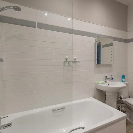 Haymarket Spacious 3 Bedroom Street Level Appartamento