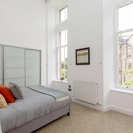 Luxury 3 Bedroom Duplex In The Iconic Quartermile With Stunning Balcony Views *