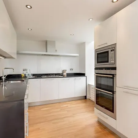 Luxury 3 Bedroom Duplex In The Iconic Quartermile With Stunning Balcony Views شقة