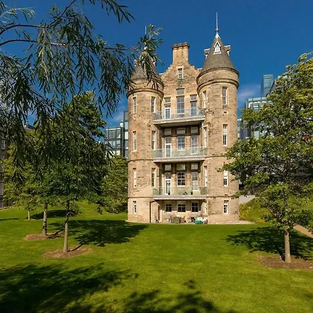 Luxury 3 Bedroom Duplex In The Iconic Quartermile With Stunning Balcony Views *
