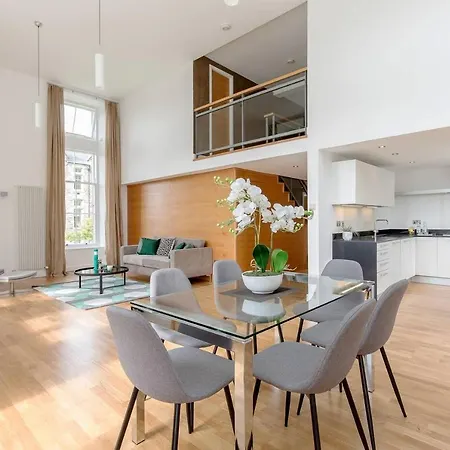 Luxury 3 Bedroom Duplex In The Iconic Quartermile With Stunning Balcony Views * إدنبرة