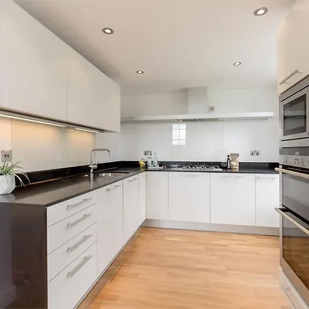 Luxury 3 Bedroom Duplex In The Iconic Quartermile With Stunning Balcony Views *