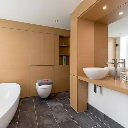 Luxury 3 Bedroom Duplex In The Iconic Quartermile With Stunning Balcony Views