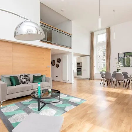 Luxury 3 Bedroom Duplex In The Iconic Quartermile With Stunning Balcony Views