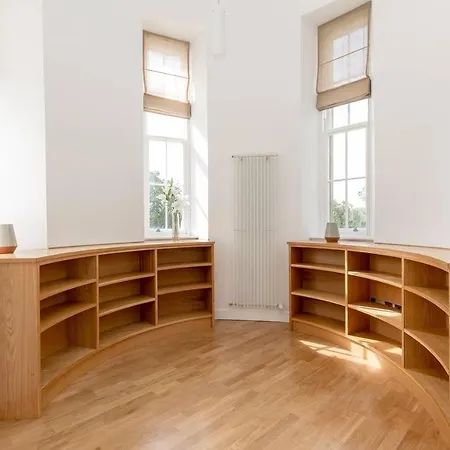 Luxury 3 Bedroom Duplex In The Iconic Quartermile With Stunning Balcony Views *