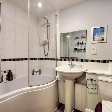 Charming 2 Bedroom Flat In Leith, By Guestready شقة *