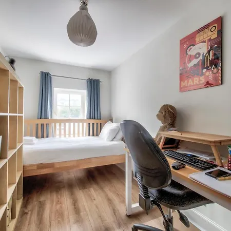 Charming 2 Bedroom Flat In Leith, By Guestready Edinburgh