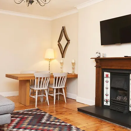 Daire Traditional 2 Bed With Fireplace In New Town, Edinburgh