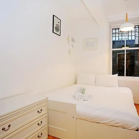 Traditional 2 Bed With Fireplace In New Town, * Edinburgh