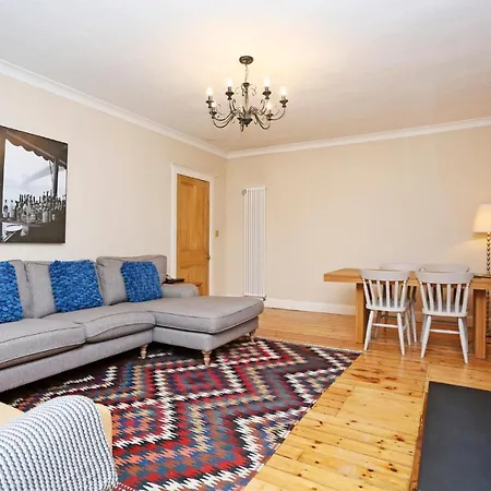 Daire Traditional 2 Bed With Fireplace In New Town, Edinburgh