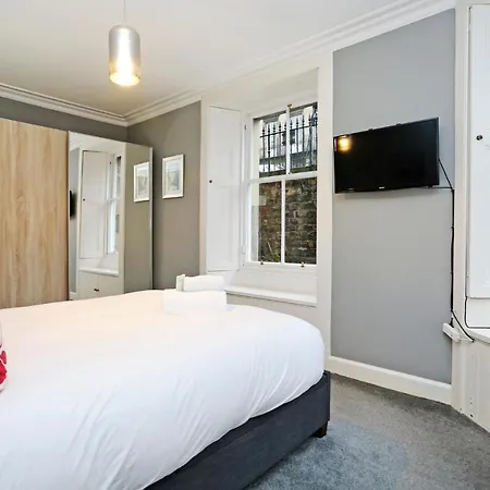 Traditional 2 Bed With Fireplace In New Town, *