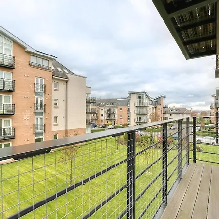 Modern, Bright In Appin Place *