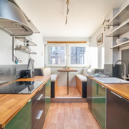 The Waverley Park Terrace * Edinburgh