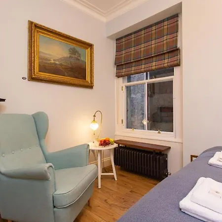 Upper Bow - Elegant Traditional And Modern Near Castle شقة