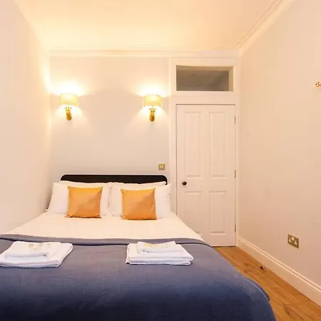Upper Bow - Elegant Traditional And Modern Near Castle شقة *