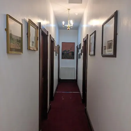 بيت شباب High Street - Over 18s Only, Backpackers Atmosphere (adults Only) *