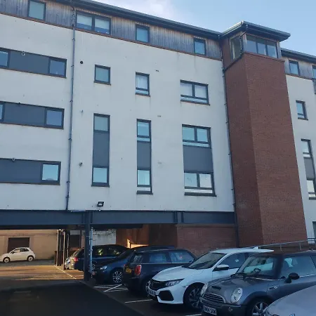 East Cromwell - Quiet, Modern 2 Bed 2 Bath With Free Parking And Lift In Leith אדינבורו