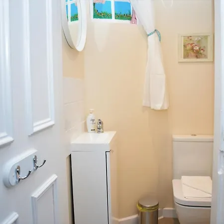 Charming 1br Less Than 15 Minutes To Princes St. *