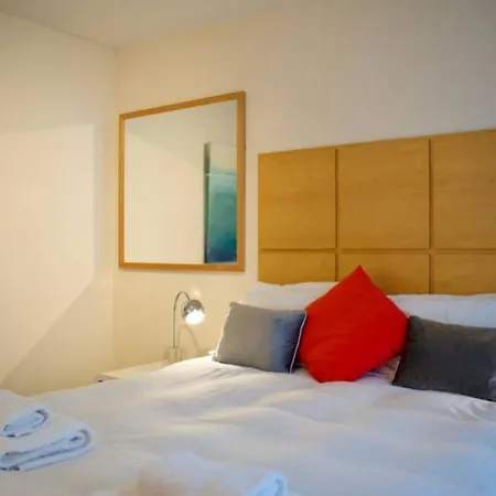 Luxurious Bright Family Flat In The City Centre إدنبرة