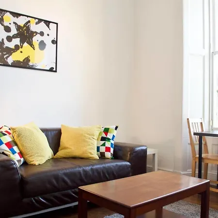 Stylish And Bright Flat In Oxford Street, By Guestready