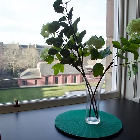 Stylish And Bright Flat In Oxford Street, By Guestready
