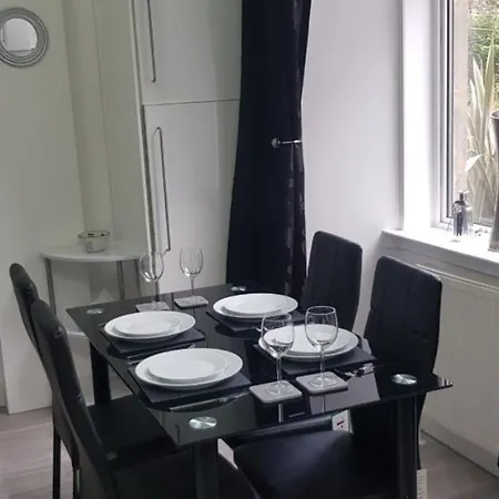Impeccable 2-bed Apartamento *