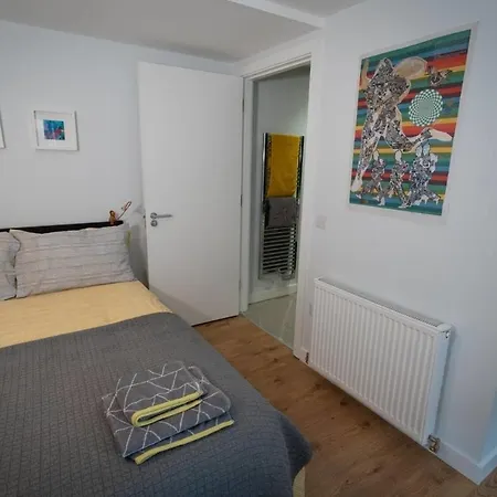 Studio Flat With Free Parking Appartement *