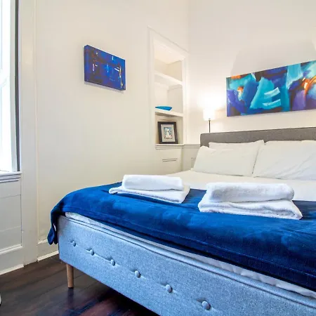 Chic & Stylish 2 Bed On Leith Walk *