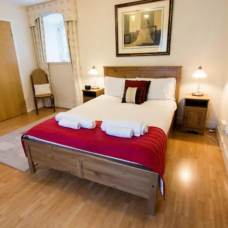 Apartment 241 Fabulous Three Bedroom On The Second Floor With Parking Edinburgh