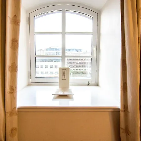241 Fabulous Three Bedroom On The Second Floor With Parking Apartment