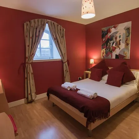 Apartment 241 Fabulous Three Bedroom On The Second Floor With Parking Edinburgh