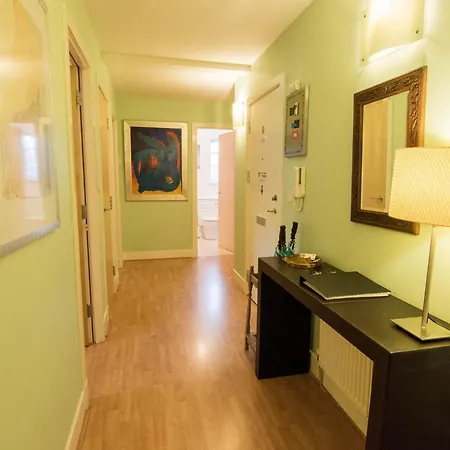 241 Fabulous Three Bedroom On The Second Floor With Parking Apartment