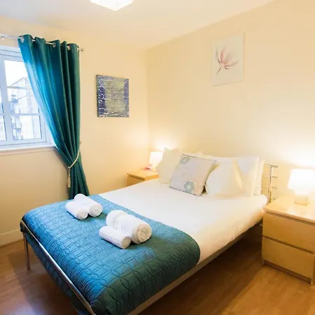 241 Fabulous Three Bedroom On The Second Floor With Parking Apartment *