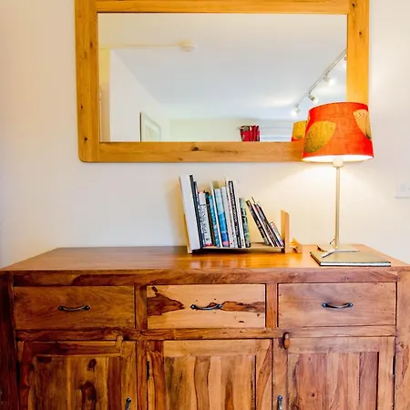 241 Fabulous Three Bedroom On The Second Floor With Parking Edinburgh