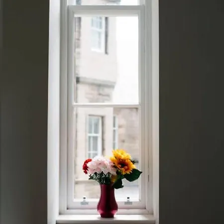 Beautiful Minimalistic Studio In Central *