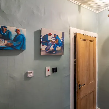 Chic & Stylish 2 Bed On Leith Walk *