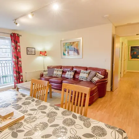 241 Fabulous Three Bedroom On The Second Floor With Parking Apartment *