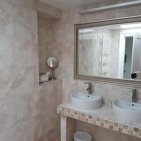 Apartment 416 - Hart Street *