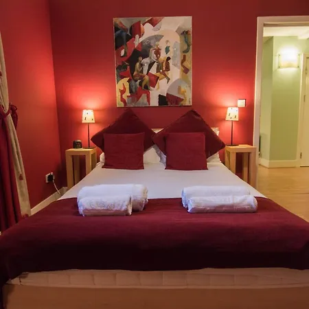 Apartment 241 Fabulous Three Bedroom On The Second Floor With Parking *