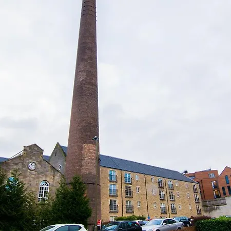 Apartment 241 Fabulous Three Bedroom On The Second Floor With Parking *