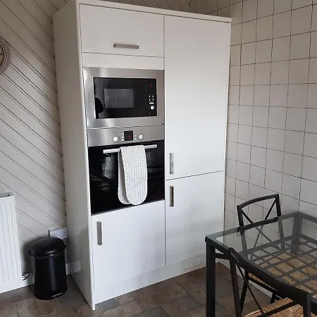 416 - Hart Street Apartment *