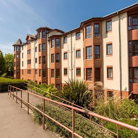 418 - Orchard Brae Avenue 3 *
