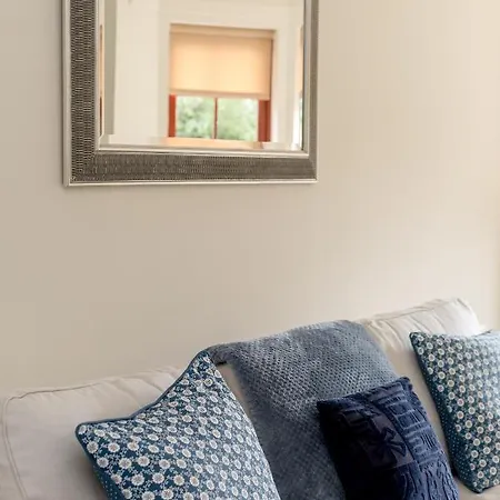 418 - Orchard Brae Avenue 3 *