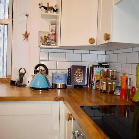 Bright 2 Bed With Views Of Castle