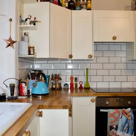 Bright 2 Bed With Views Of Castle