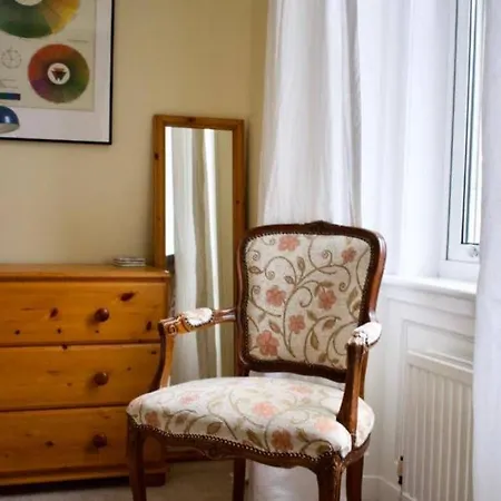 Bright 2 Bed With Views Of Castle * Edimburgo