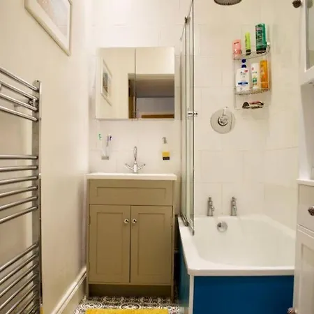 Bright 2 Bed With Views Of Castle Apartment Edinburgh